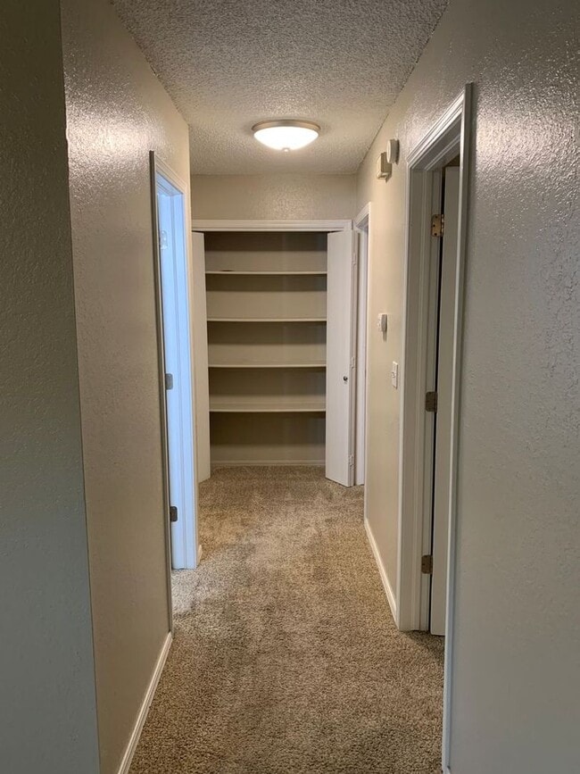 Building Photo - This super cute home features a beautiful ...