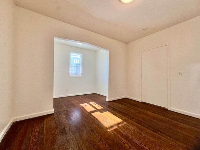 Building Photo - 711 32nd St