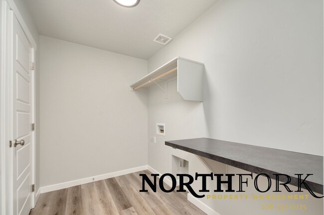 Building Photo - This New Meridian Home is Waiting For You!