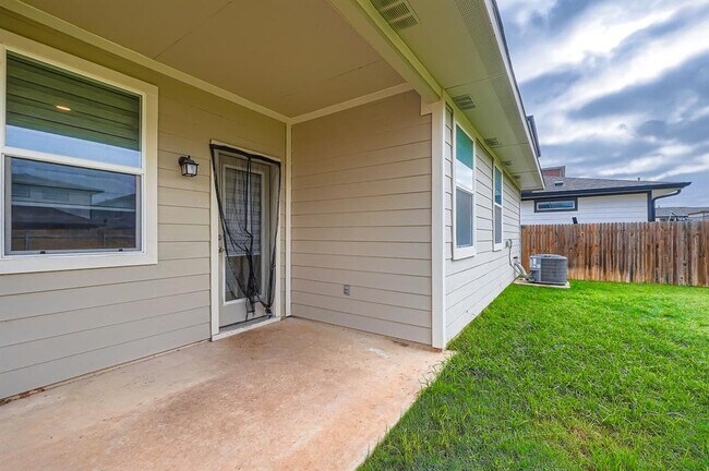 Building Photo - 112 Cupreata Ln