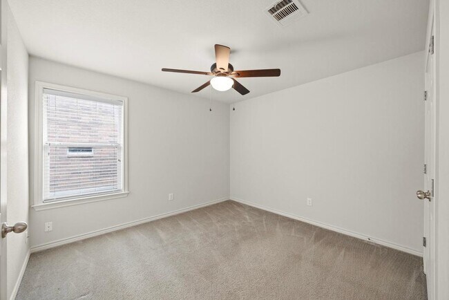 Building Photo - 2832 Mission Tejas Dr