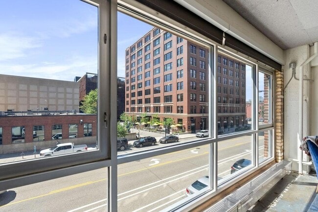 Building Photo - 700 N Washington Ave