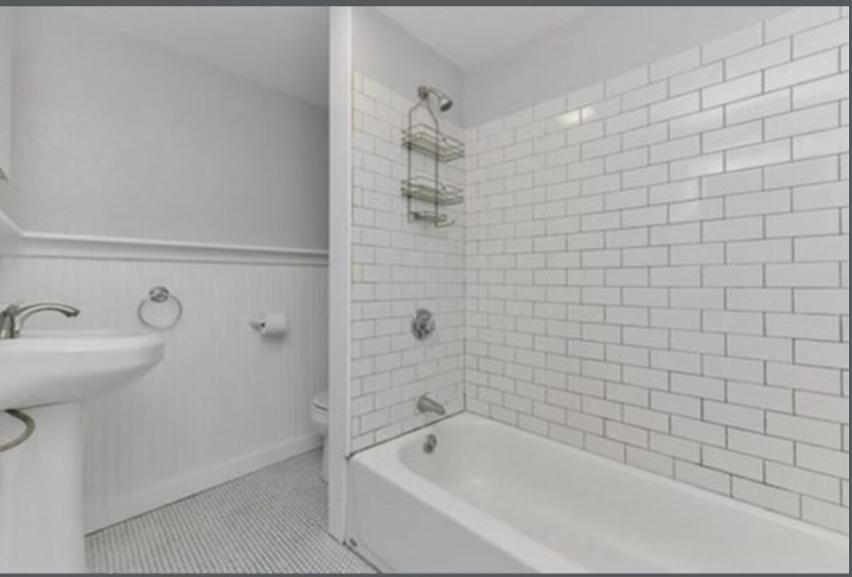 Building Photo - 288 Sumner St