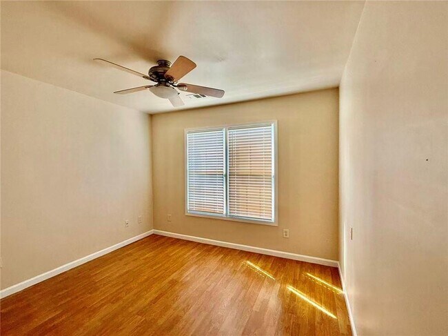 Building Photo - 5530 Huntington Mist Dr