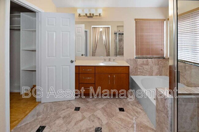 Building Photo - 176 Scotts Valley