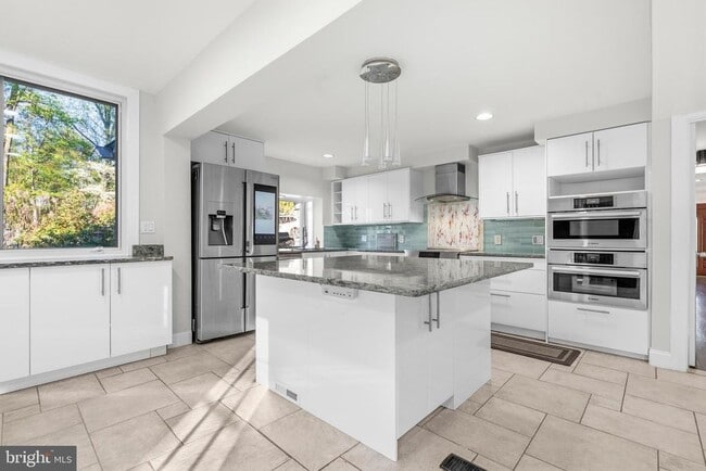 Building Photo - 9416 Holbrook Ln