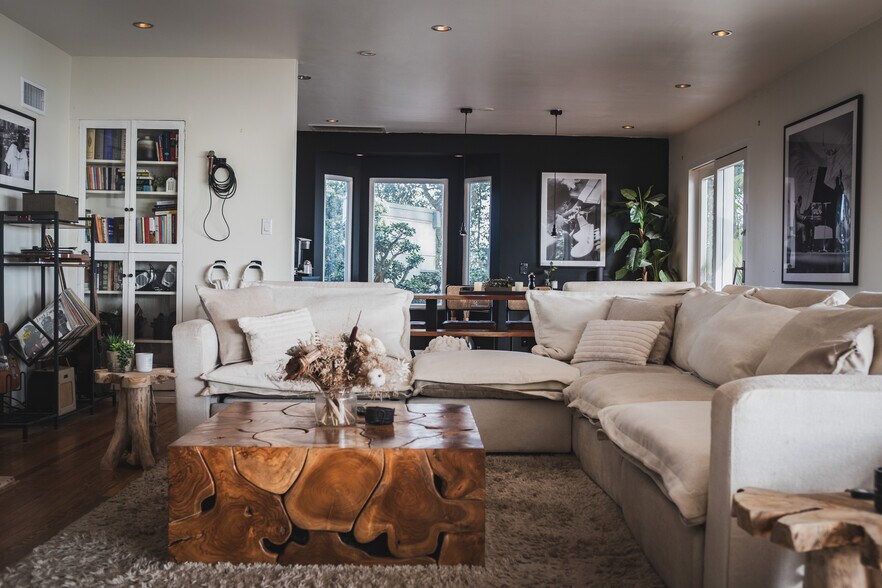 Building Photo - 2050 Cyprean Dr