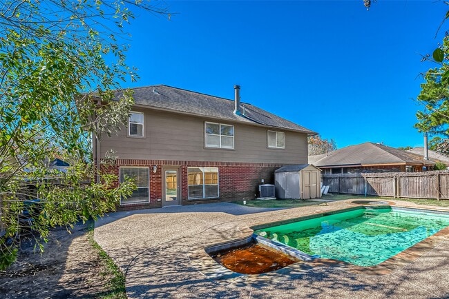 Building Photo - 2323 Pine Cone Dr