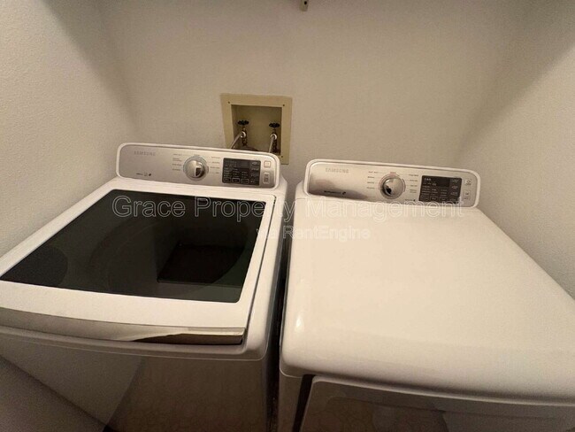 Building Photo - 8335 E Fairmount Dr