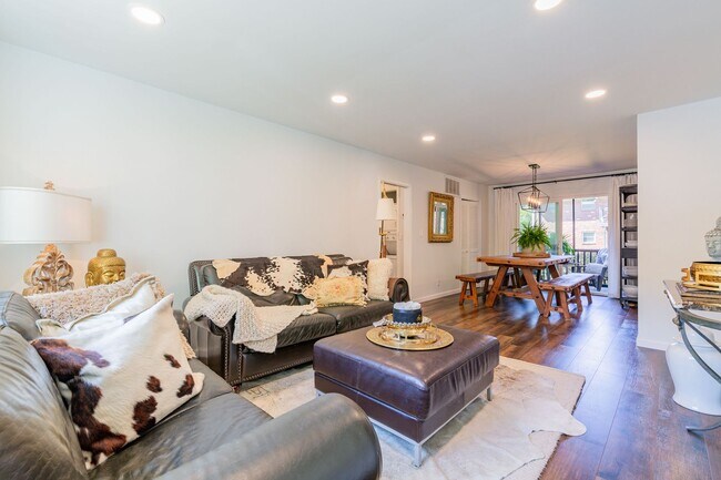 Primary Photo - Fully Furnished 2 Bed/1 Bath Condo in High...