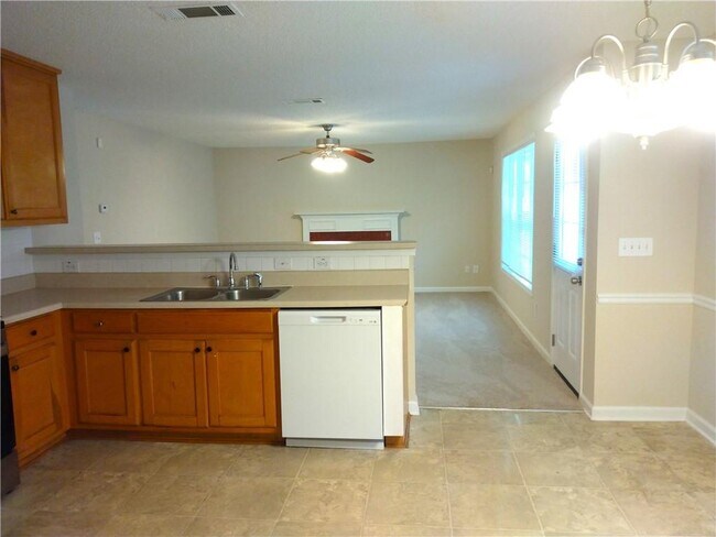 Building Photo - 131 Peachtree Glen Dr