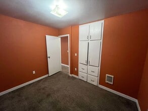 Building Photo - 1106 Emerson Dr