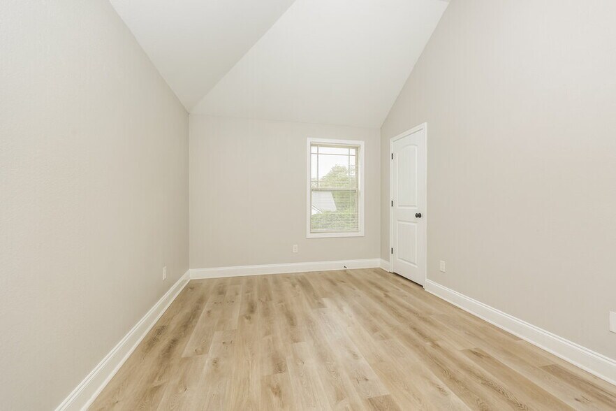 Building Photo - 1221 Catawba Way