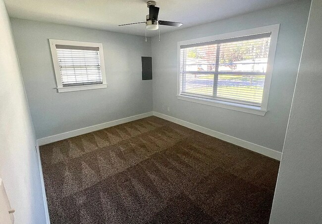 Building Photo - 309 Kepner Dr NE