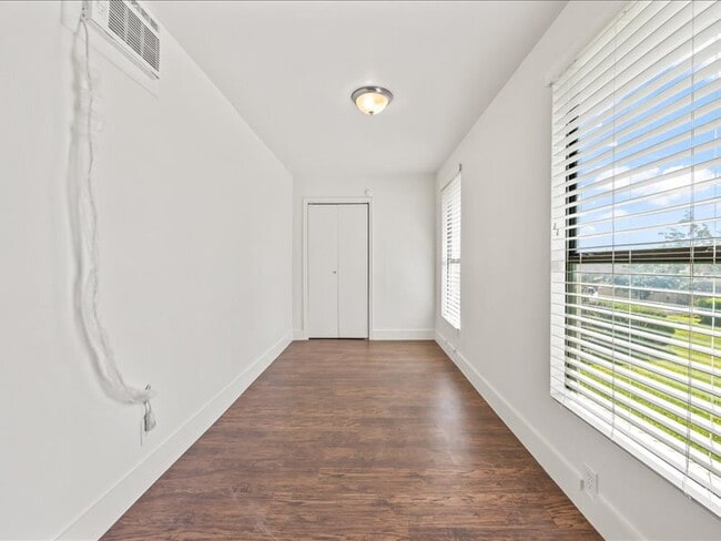 Building Photo - Spacious 3-Bedroom Home Near Medical Cente...