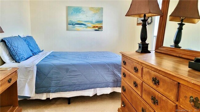 Building Photo - 702 E Broadway