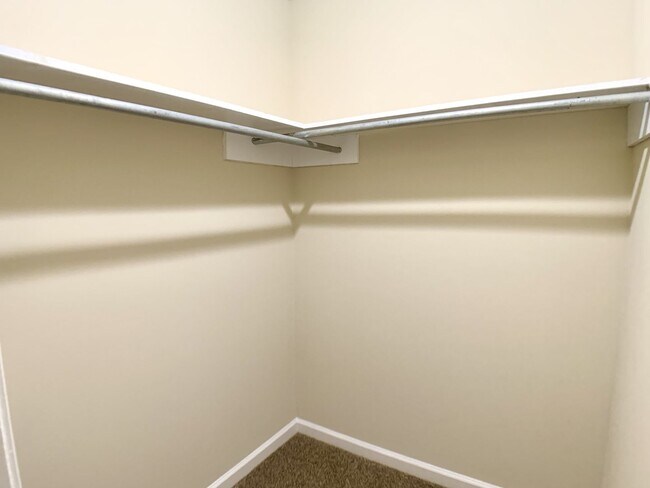 Building Photo - 236 Moncrest Dr