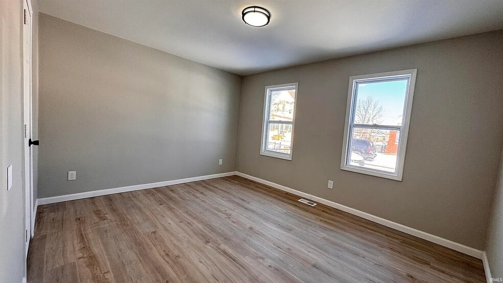 Building Photo - 217 E Oregon St