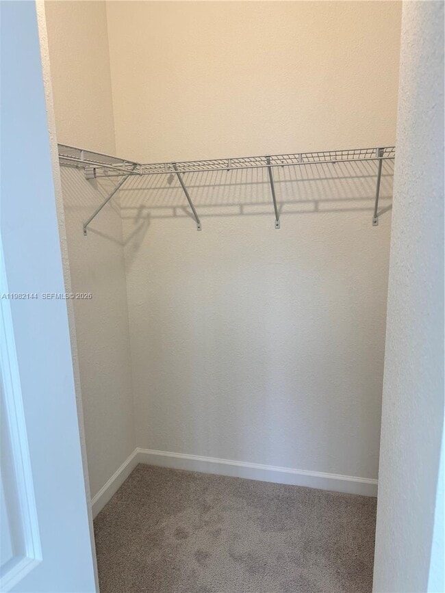 Building Photo - 656 SE 14th Ct