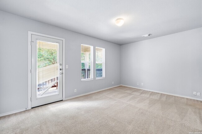 Building Photo - 10302 Lateleaf Oak