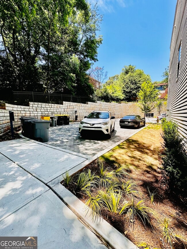 Building Photo - 727 Eloise Wy