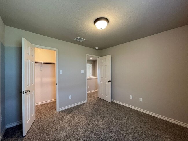 Building Photo - Townhome for rent