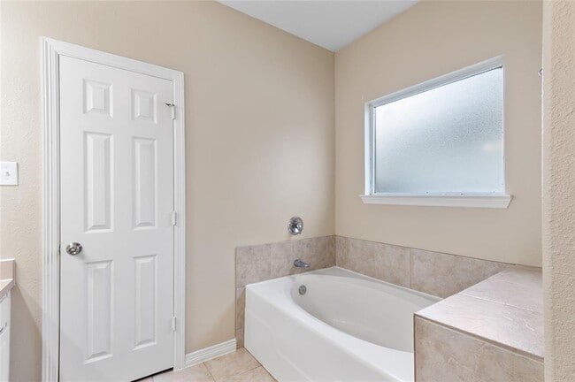 Building Photo - 10218 Berry Hill Ln