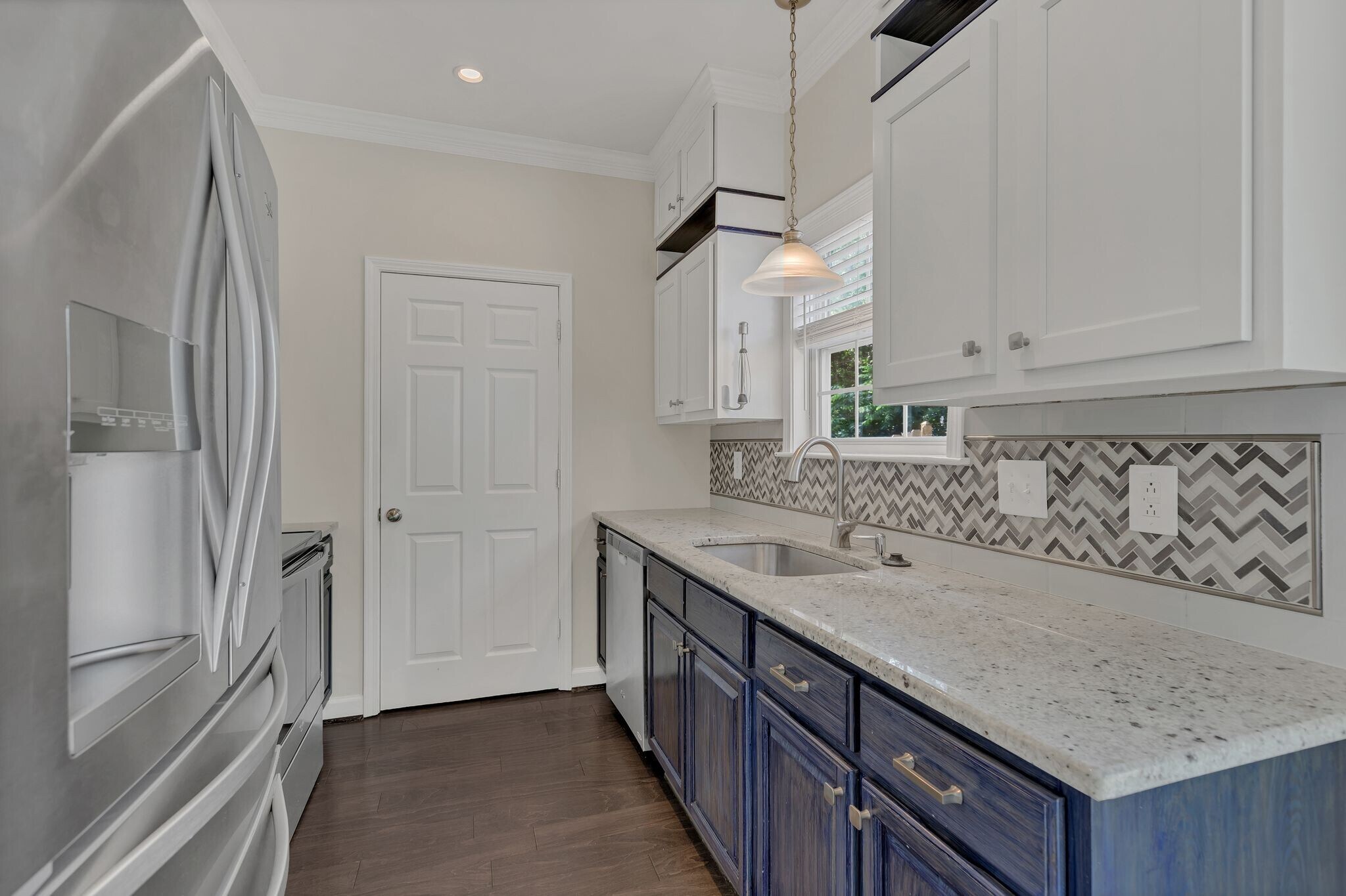 Building Photo - 2271 Dewey Dr