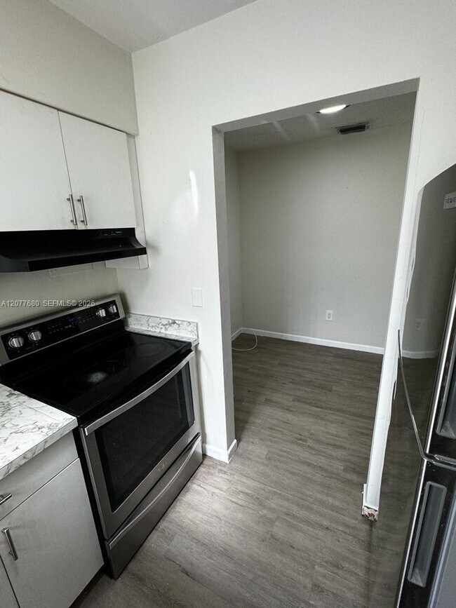 Building Photo - 2734 SW 30th Ct