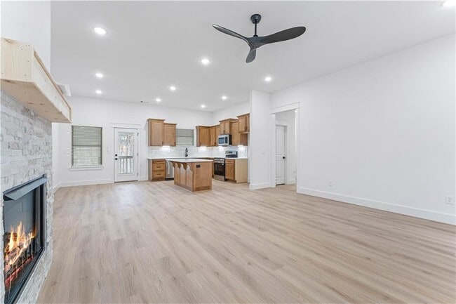 Building Photo - 16 Celtic Dr