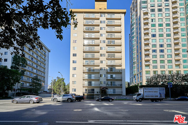 Building Photo - 10747 Wilshire Blvd