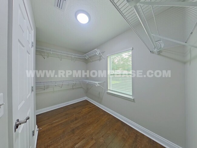 Building Photo - 147 Gillis Dr