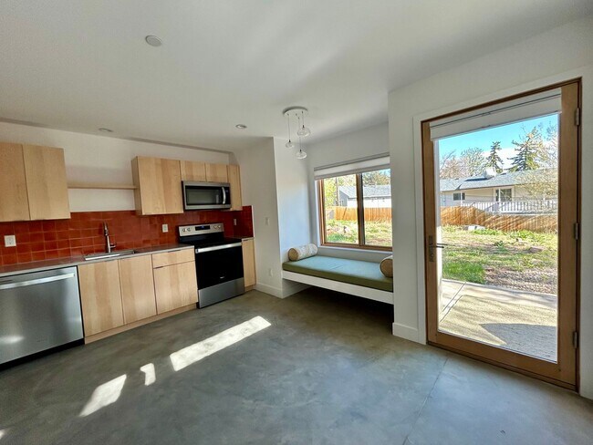 Building Photo - Modern 1BR Apt. (Built 2023), Walk to Down...