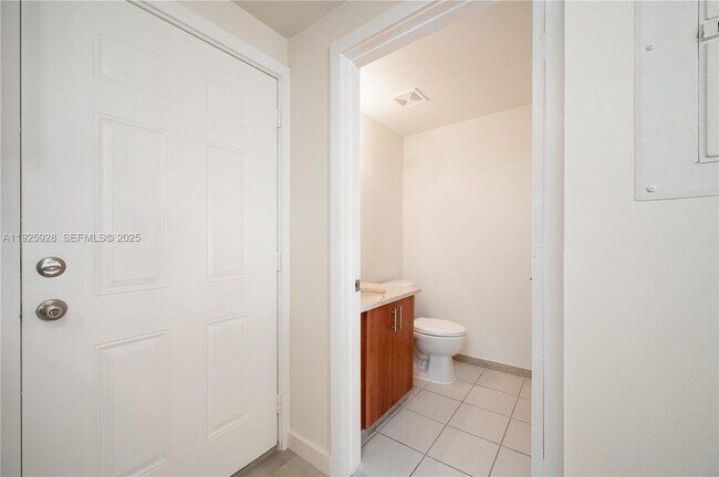 Building Photo - 1712 SW 2nd Ave