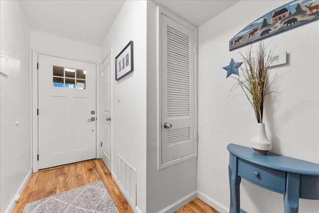 Building Photo - SKI LEASE:  Updated Townhome in Wooded, Central North Lake Location!