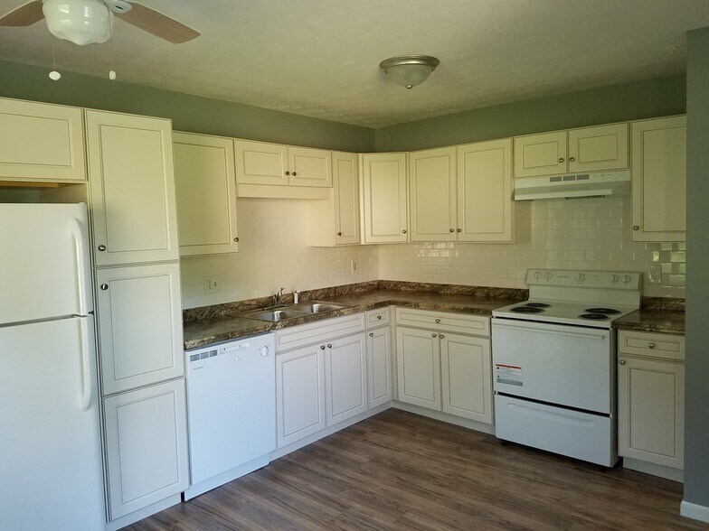 Building Photo - 722 Shadycrest Dr