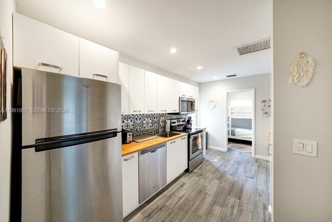 Building Photo - 970 SW 9th St