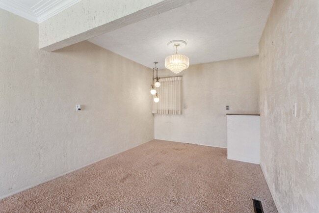 Building Photo - 4 BED 2.5 BATH HOME IN REXBURG