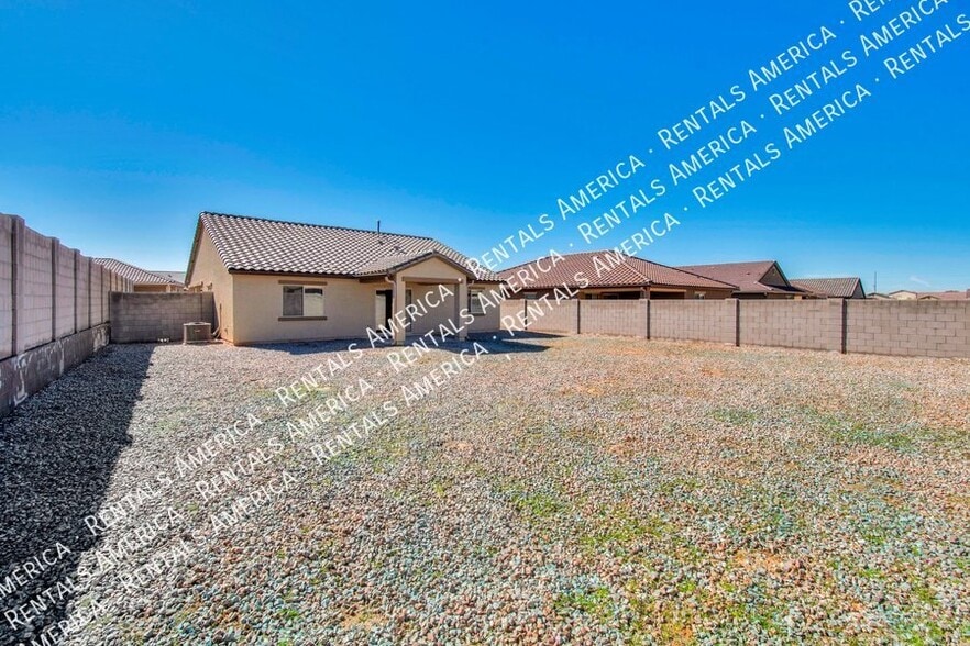 Building Photo - 1560 E Demain Dr