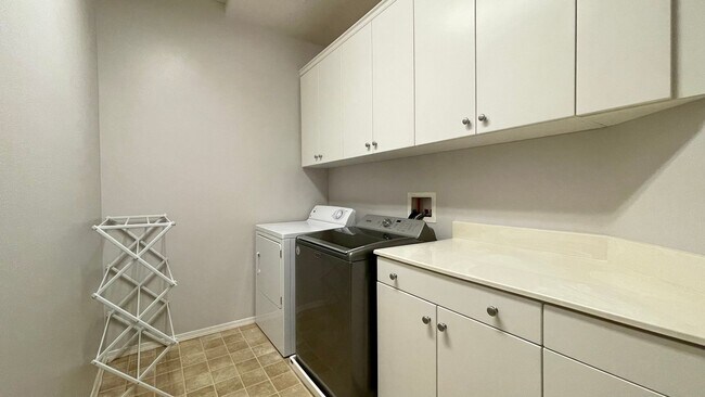 Building Photo - Beautifully Updated 3-Bedroom House with Patio in Broad Street Village