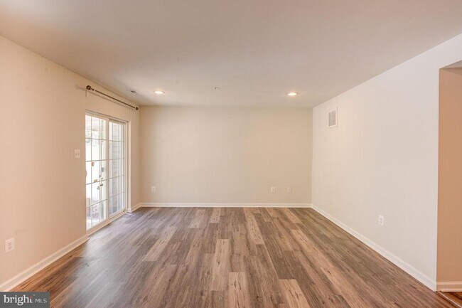 Building Photo - 1317 Hawthorn Dr