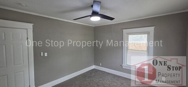 Building Photo - Beautiful 4 Bedroom 2 Bathroom in Kansas City!