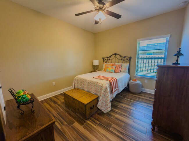 Building Photo - 2512 Cove Rd