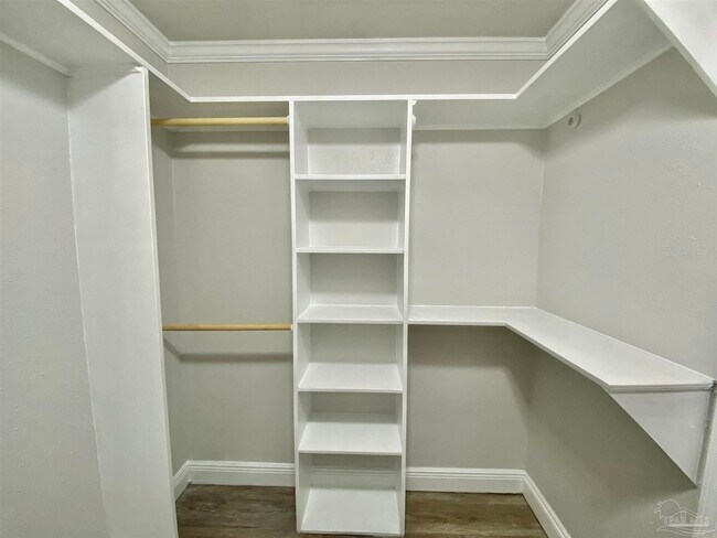 Building Photo - 402 Fairpoint Dr