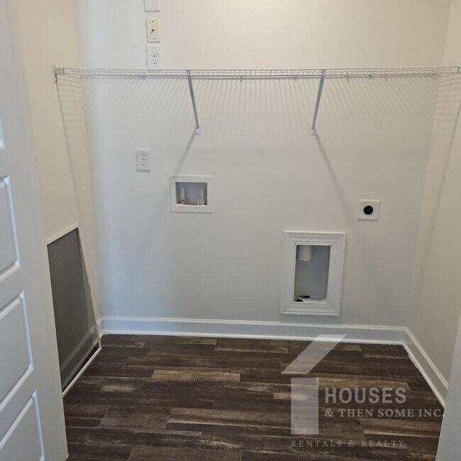 Building Photo - 614 Reese Ln