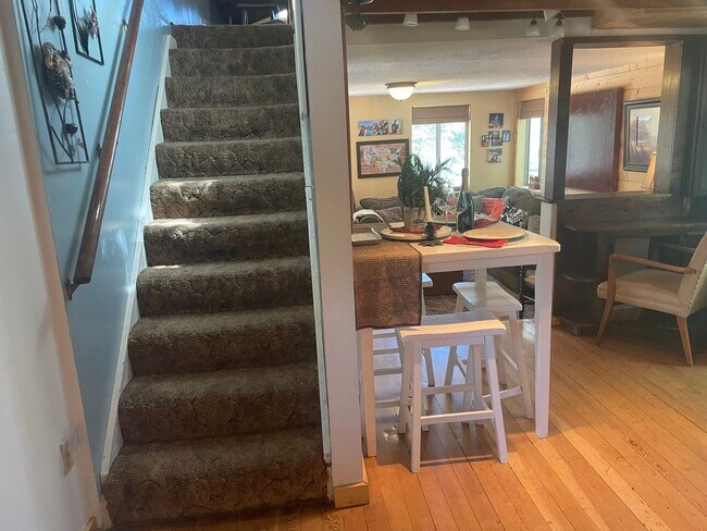 Building Photo - Lovely Home: 2BR+Bonus at Cul-De-Sac in Gr...