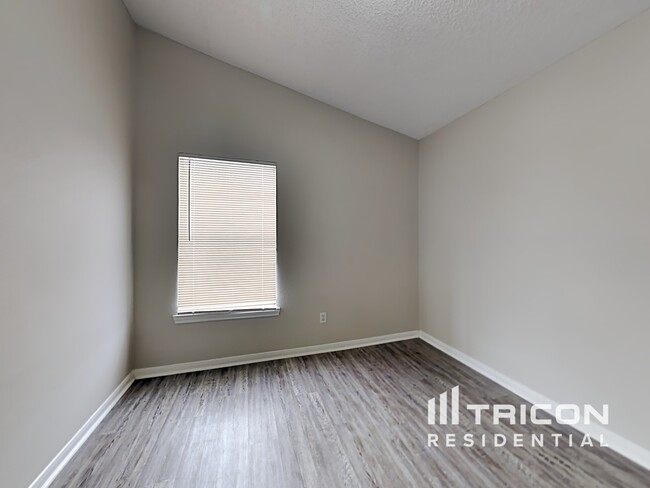 Building Photo - 3251 Jorns St