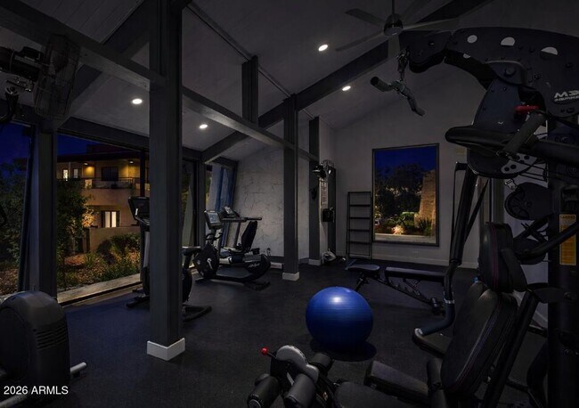 Building Photo - 8055 E Thomas Rd