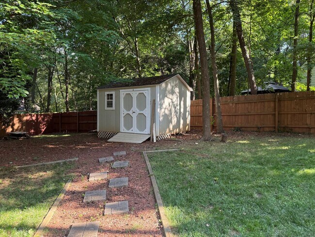 Building Photo - Spacious 3BR Home with Fenced Yard & Outdoor Living in Prime Location!