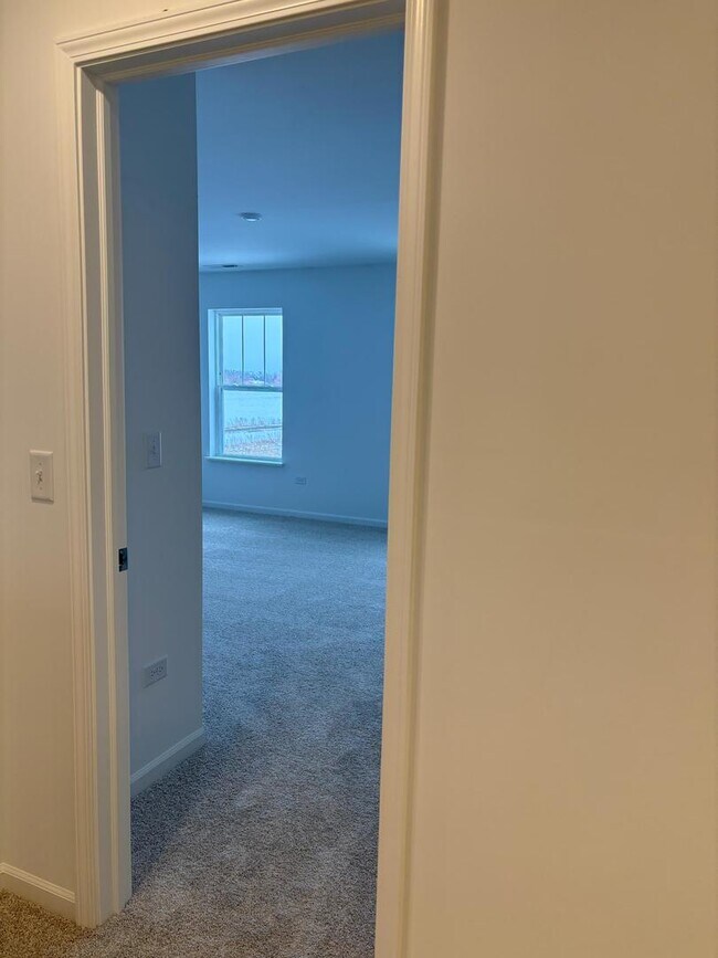 Building Photo - 450 Hathaway Ln